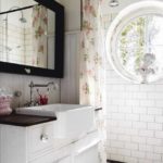 Farmhouse-sink-bathroom