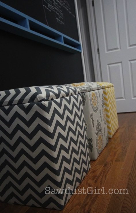 Free plans for a super easy storage bench.