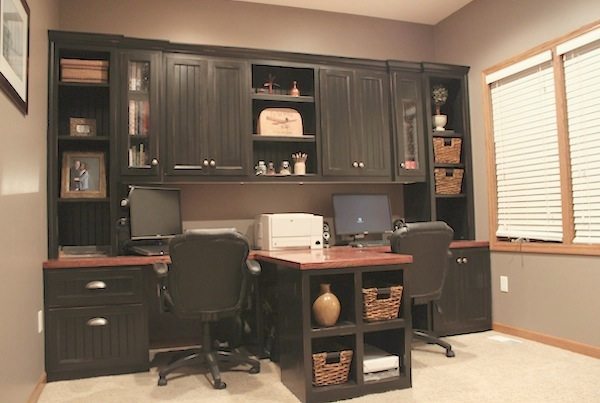 Diy Office With T Shaped Countertop And Built In Cabinets