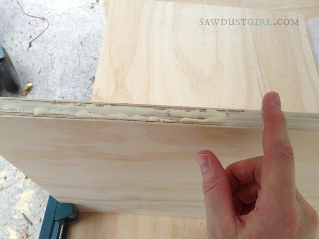 Building kitchen cabinets - how much glue to use