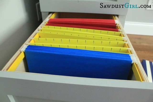 File cabinet for hanging folders