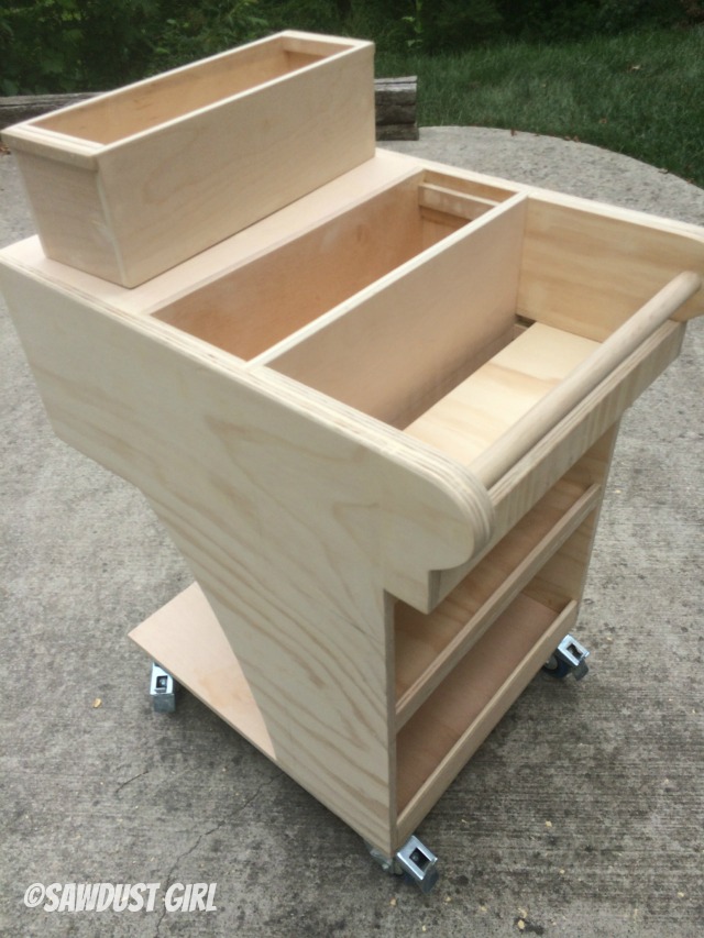 Free woodworking plans for a rolling tool cart with air compressor storage 