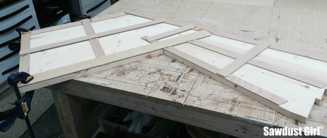 Building wood countertops with mitered corners