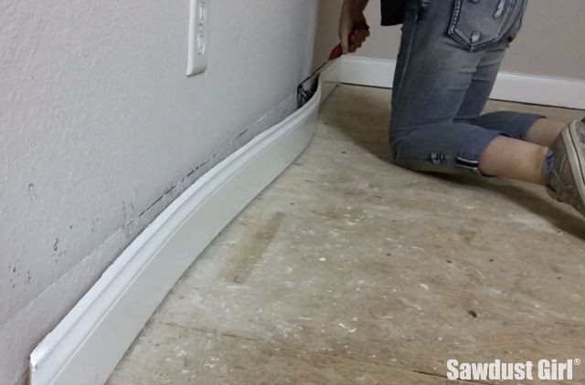 Remove Baseboard with the Trim Puller - Sawdust Girl®