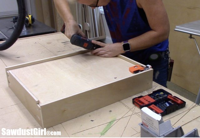 Building cabinet drawers 
