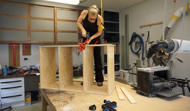 Building kitchen entry cabinets