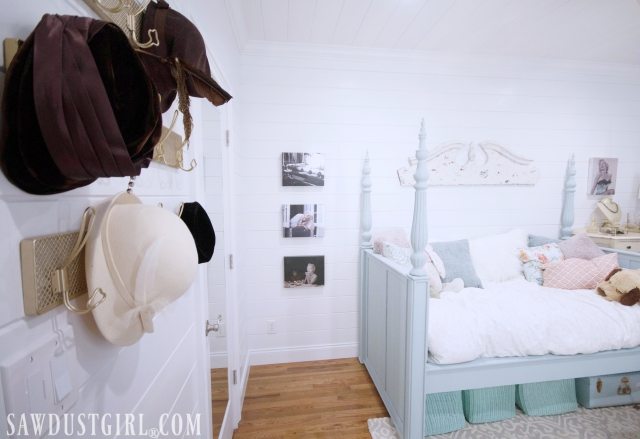 Small Bedroom Makeover : A Diy Bedroom Makeover It S Finally Finished : This should make things easier, especially if you're looking for small bedroom decorating ideas on a budget.