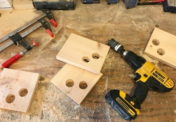Clamping jigs for mitered cabinet corners