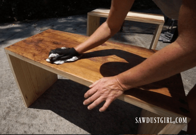 Staining a wood table with light and dark brown Briwax.