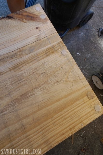 Building diy tables with wood dowels