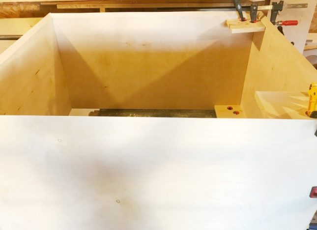 How to assemble a cabinet with mitered corners