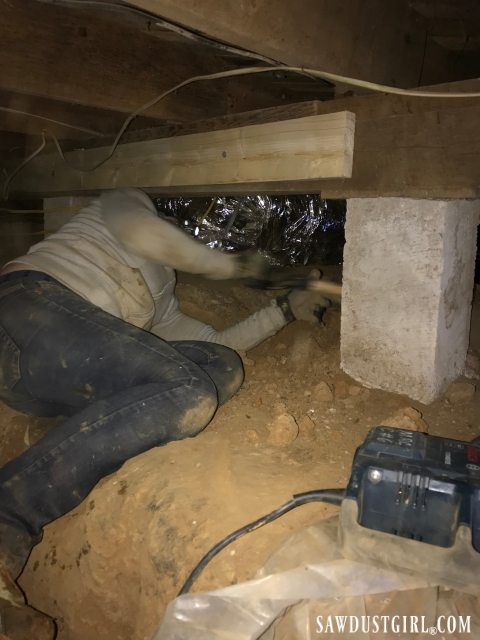 Crawl space - dirt removal
