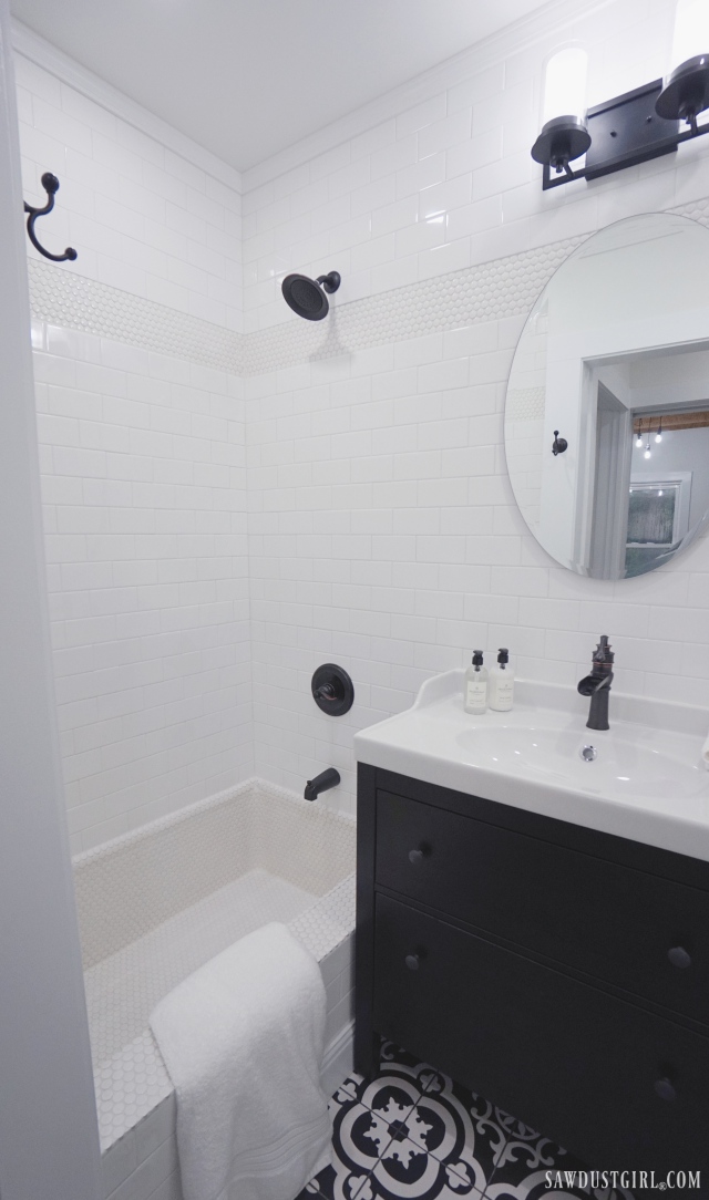 black and white bathroom