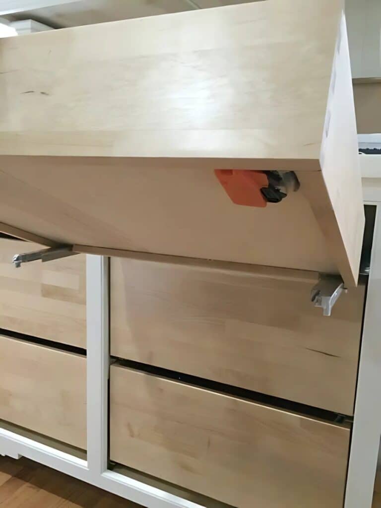 Installing drawers with Blum drawer runners