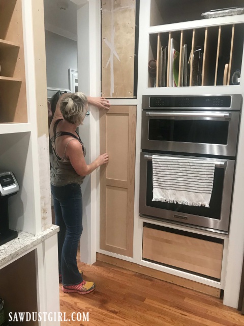 Fitting cabinet doors