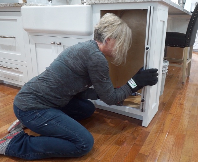 installing cabinet door