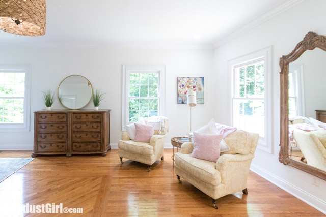 sitting area in master bedroom