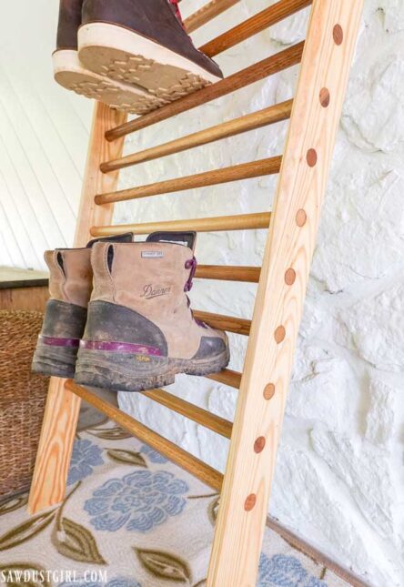 How to Build a Bench with a Built-in Boot Rack - Sawdust Girl®